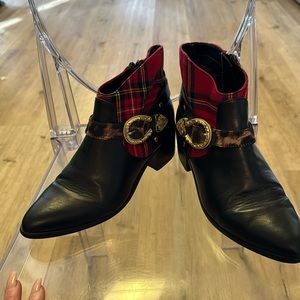 Betsey Johnson plaid zipper Booties